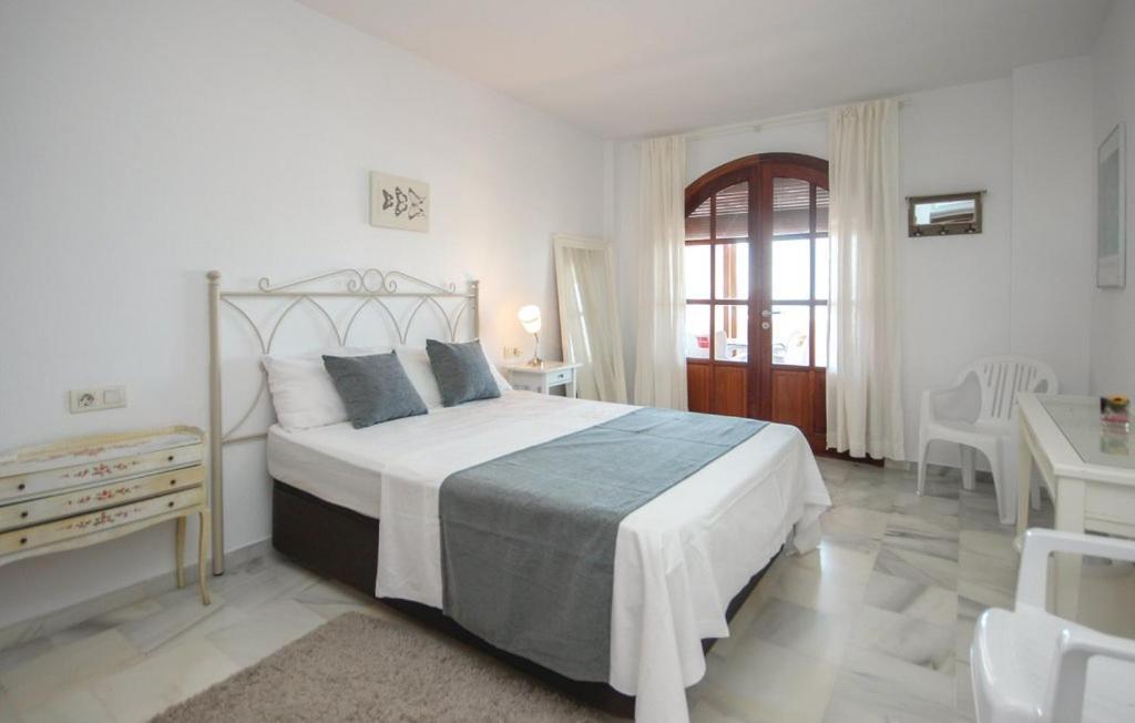 Penthouse On The Beachfront เอสเตโปนา ภายนอก รูปภาพ