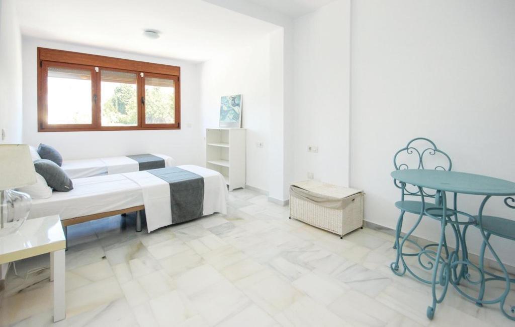 Penthouse On The Beachfront เอสเตโปนา ภายนอก รูปภาพ