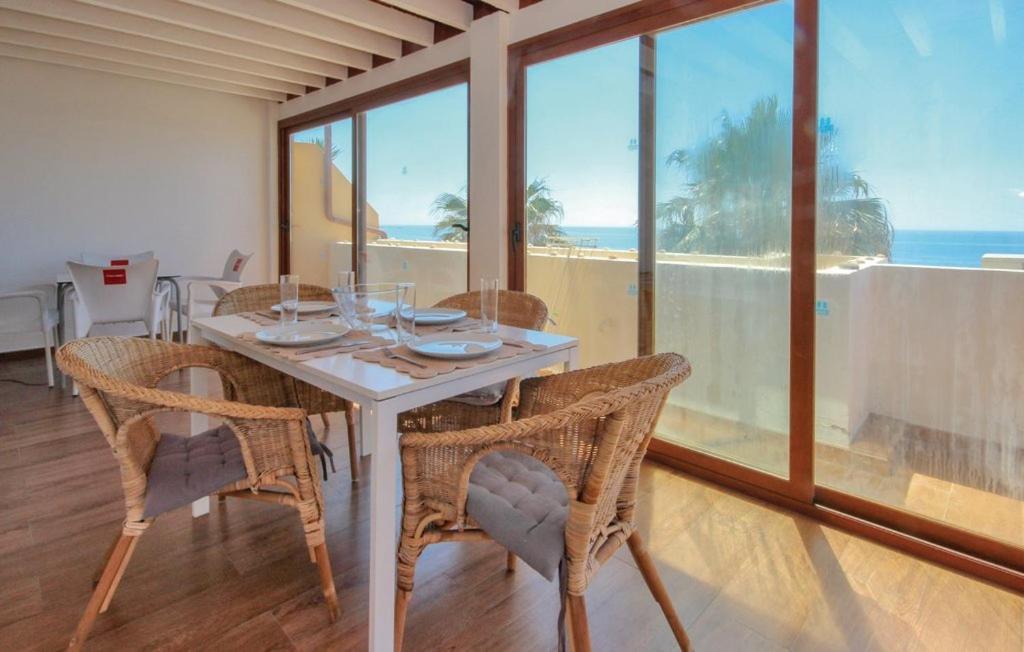 Penthouse On The Beachfront เอสเตโปนา ภายนอก รูปภาพ